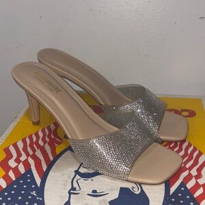 Women’s Cushionare Silver and Tan Women's Heels size 6.5M